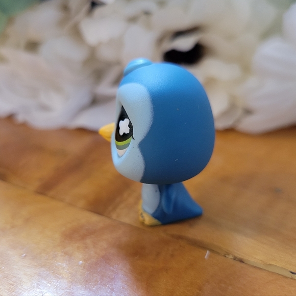 Littlest Pet Shop LPS #821 Penguin Bird Blue Green Eyes 2006 - Picture 4 of 12